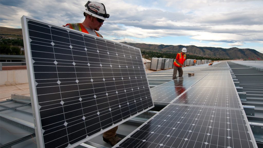 €20 mil em painéis solares para escolas sustentáveis